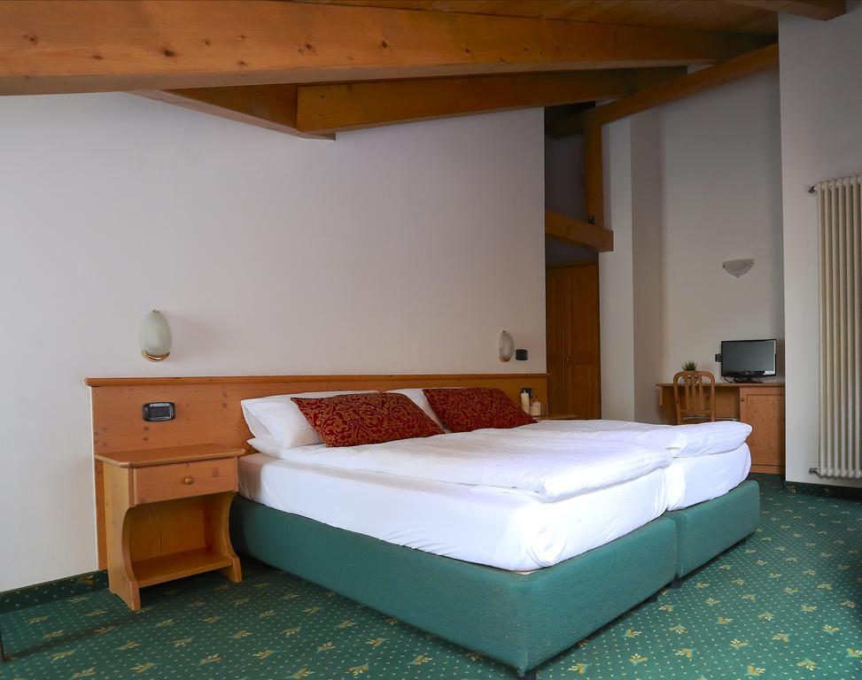 Alp Hotel Dolomiti ديمارو المظهر الخارجي الصورة